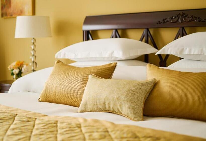 Полулюкс с Балконом, Castlemartyr Resort
