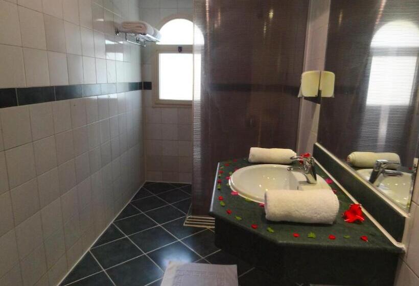 スタンダードルーム, Naama Blue