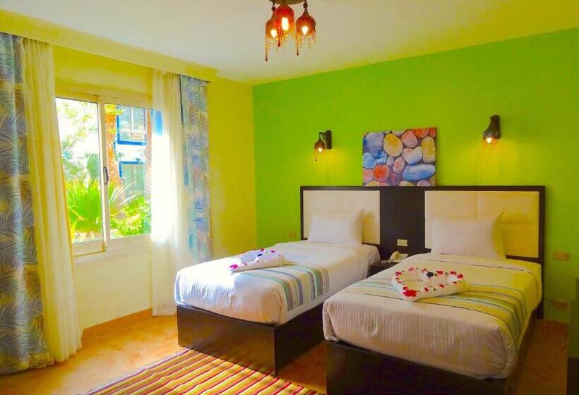 エコノミールーム, Naama Blue