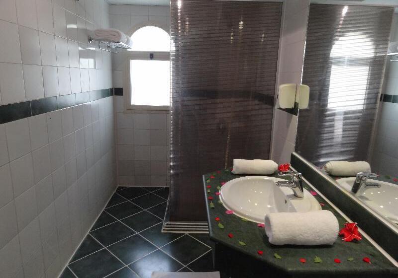 スタンダードルーム, Naama Blue