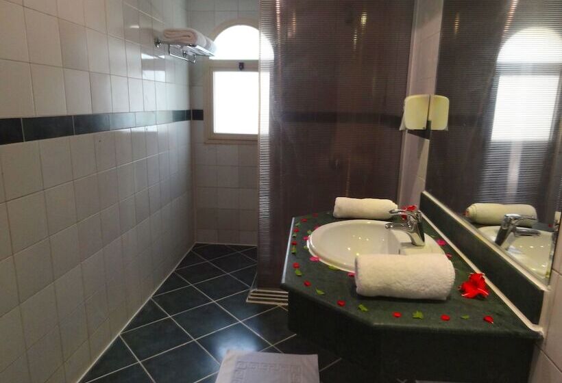 スタンダードルーム, Naama Blue