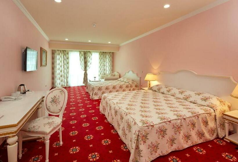 اتاق سوپریور چهار تخته, Planeta Hotel & Aquapark Free Beach Access   Ultra All Inclusive