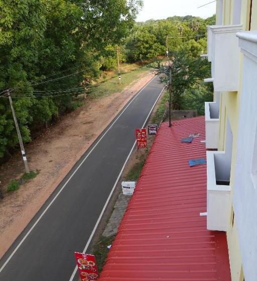 اتاق خانوادگی, Blissful Haven Art House   Near Entrance To Auroville