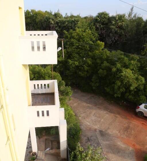 اتاق لوکس با تخت بزرگ, Blissful Haven Art House   Near Entrance To Auroville
