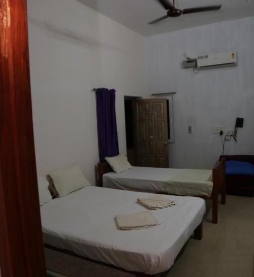 اتاق استاندارد سه تخته با بالکن, Blissful Haven Art House   Near Entrance To Auroville
