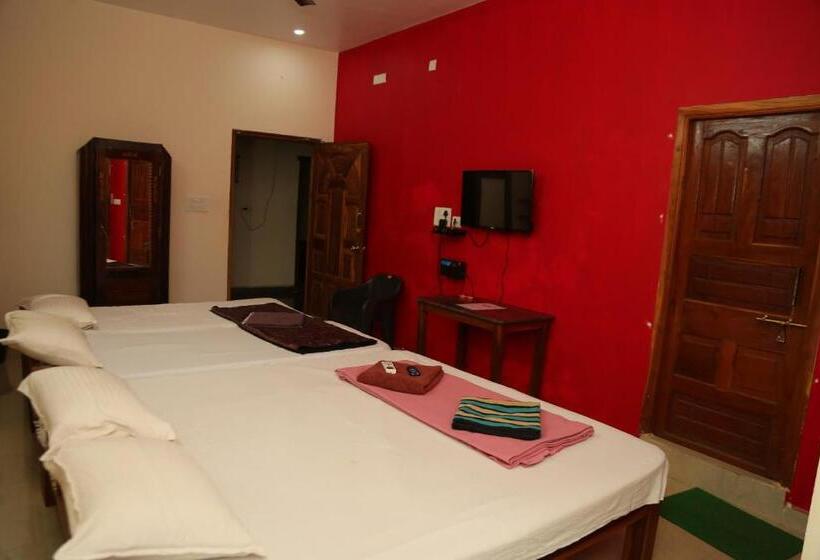 اتاق استاندارد چهارنفره با بالکن, Blissful Haven Art House   Near Entrance To Auroville