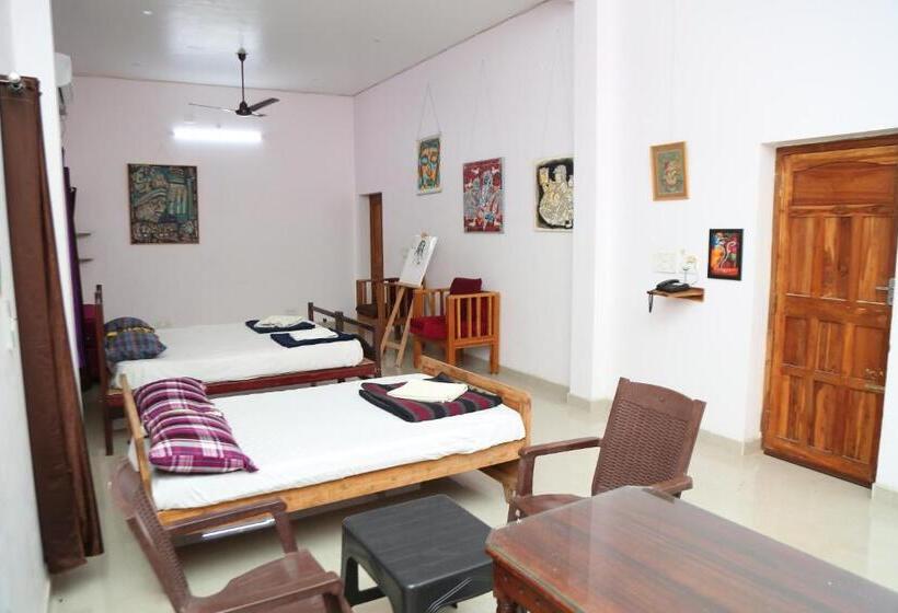 سوییت خانوادگی, Blissful Haven Art House   Near Entrance To Auroville