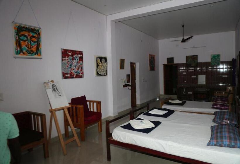 سوییت خانوادگی, Blissful Haven Art House   Near Entrance To Auroville