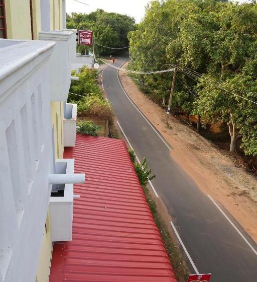 اتاق لوکس, Blissful Haven Art House   Near Entrance To Auroville