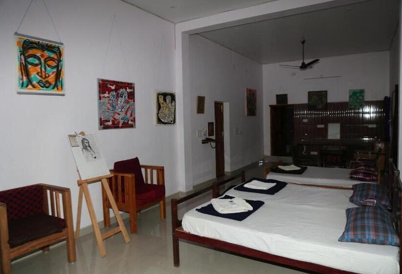 اتاق خانوادگی, Blissful Haven Art House   Near Entrance To Auroville