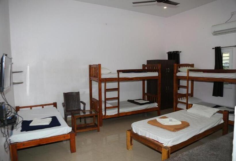 اتاق لوکس خانوادگی, Blissful Haven Art House   Near Entrance To Auroville