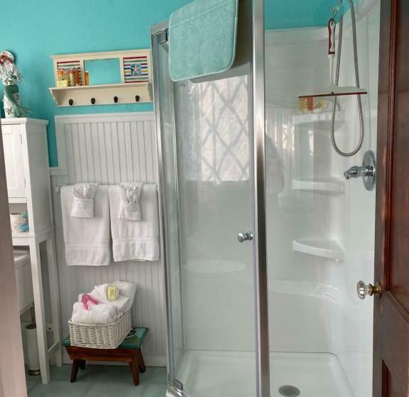 Семейный Номер, Ms. Maggie's South Country Inn