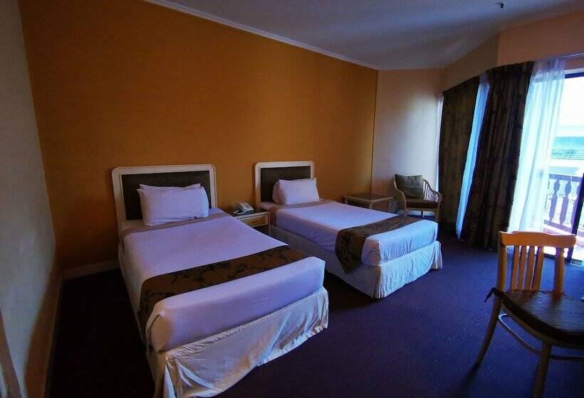 اتاق سوپریور با چشمانداز استخر, The Grand Beach Resort Port Dickson