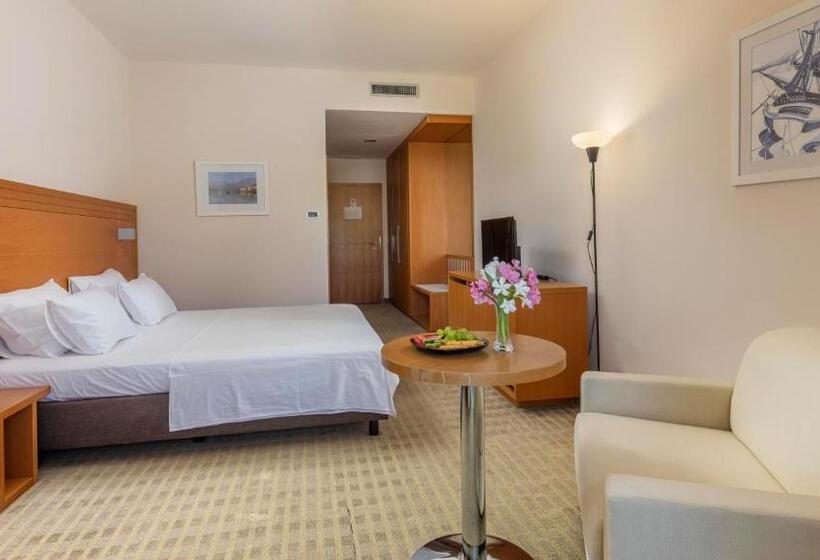 Семейный Номер, Family Hotel La Luna   All Inclusive