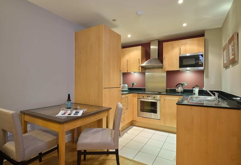 Апартаменты 2 Спальни, Marlin Apartments  London Bridge Empire Square