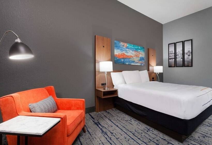 Студия Deluxe, La Quinta Inn & Suites By Wyndham St. Petersburg Northeast