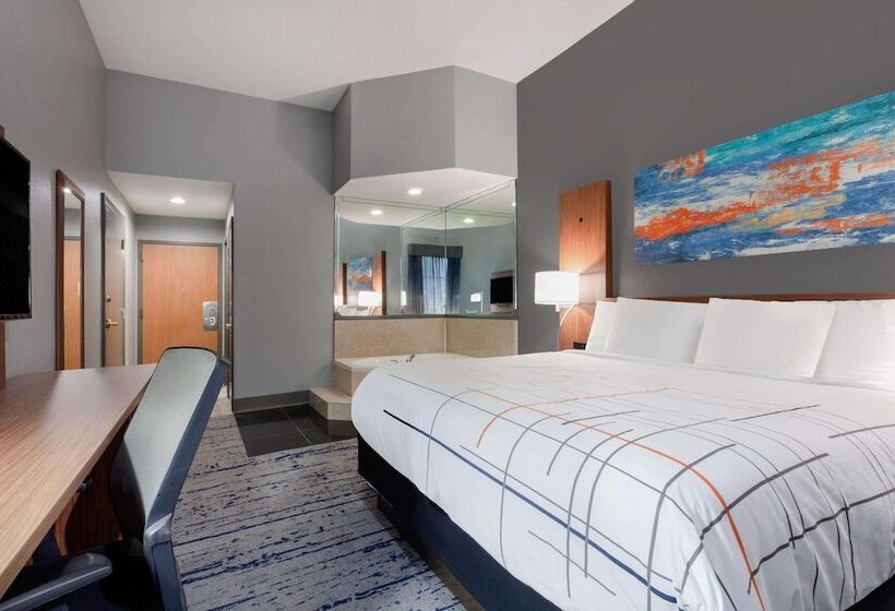 Студия Superior, La Quinta Inn & Suites By Wyndham St. Petersburg Northeast