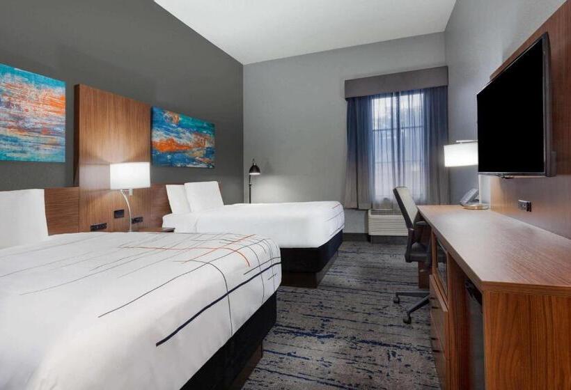 Номер Стандарт Адаптированный для Инвалидов, La Quinta Inn & Suites By Wyndham St. Petersburg Northeast