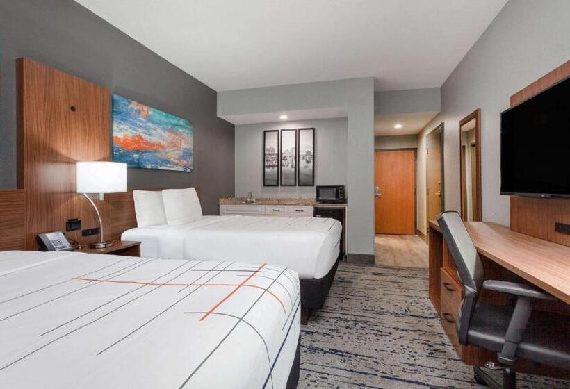 Студия Стандарт, La Quinta Inn & Suites By Wyndham St. Petersburg Northeast
