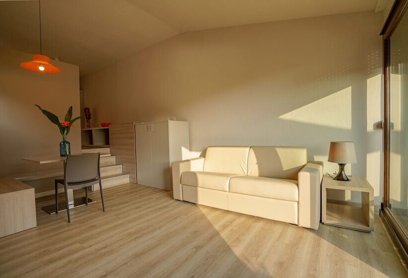 Апартаменты Comfort 2 Спальни, Residence Solemaremma