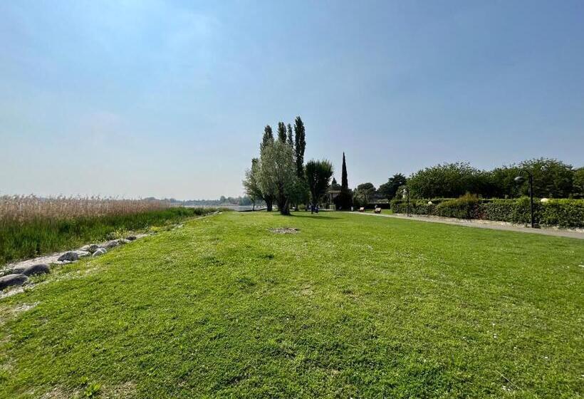 1 Bedroom Apartment Lake View, Residence Virgilio