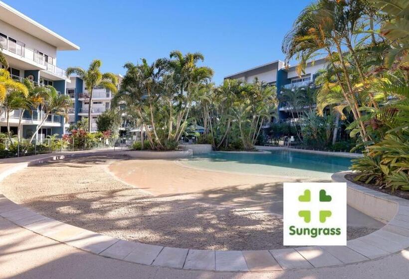 两卧行政公寓, Azzura Greens Resort