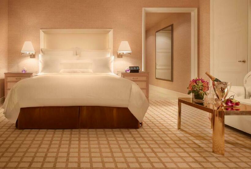 اتاق دلوکس با تخت کینگ و چشم‌انداز شهر, Wynn Macau