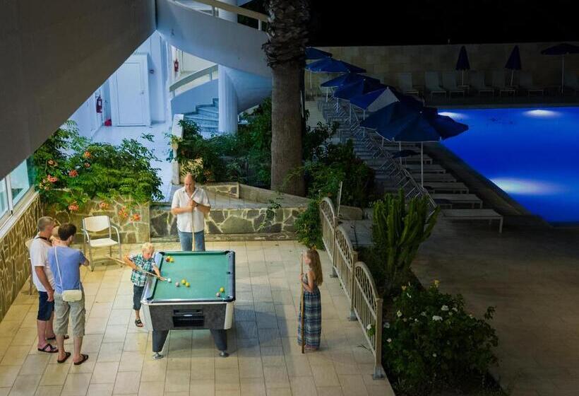 استودیو استاندارد با چشم‌انداز استخر, Paleos Apartments