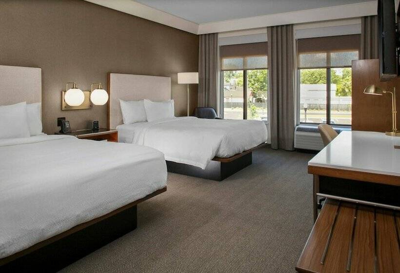 Номер Стандарт 2 Двуспальные Кровати, Courtyard By Marriott Thomasville Downtown