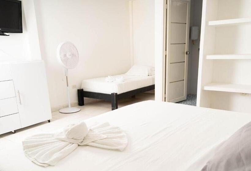디럭스 트리플 룸, Finca Hotel La Quinta De Torrione