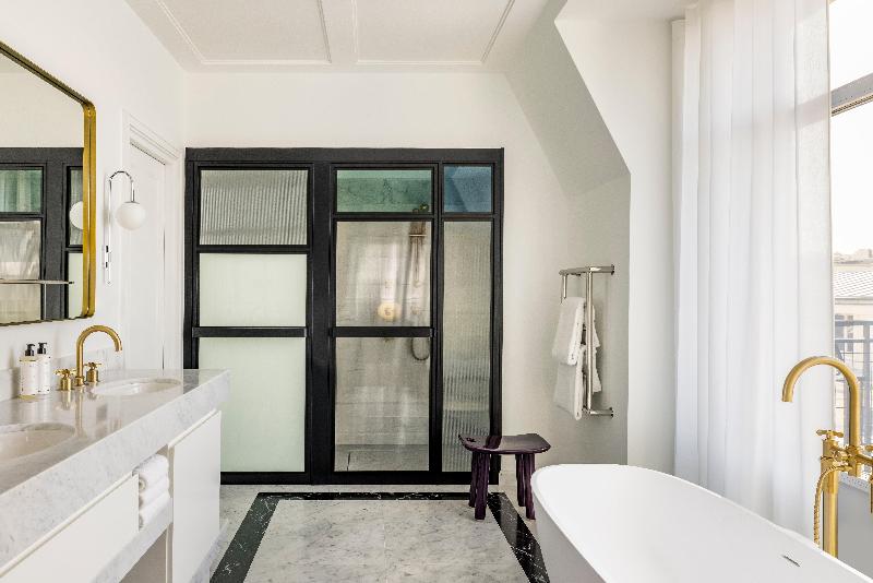 带大床的套房, Kimpton St Honoré Paris, an Ihg Hotel