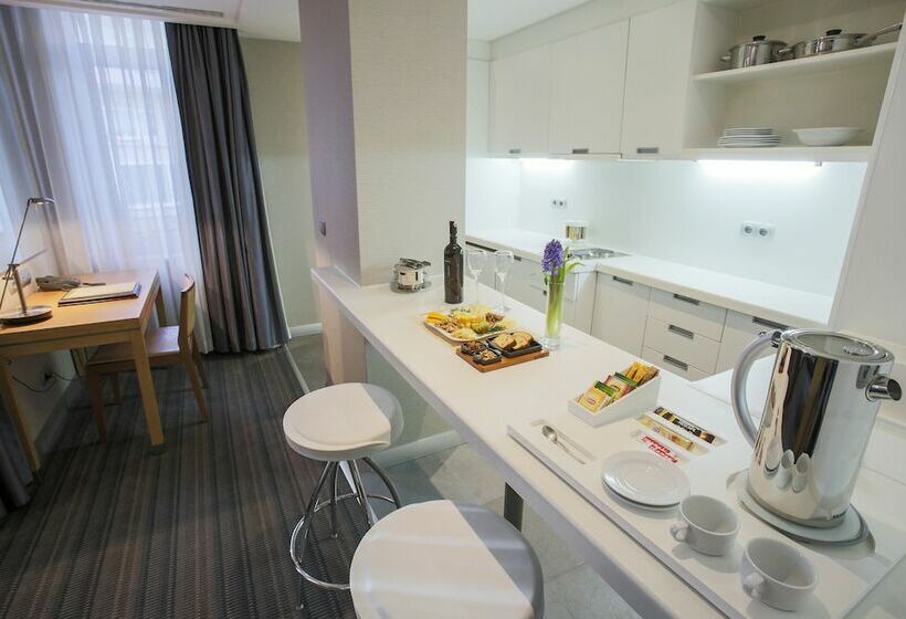 スーペリアースイート, Housez Suites And Apartments   Special Class