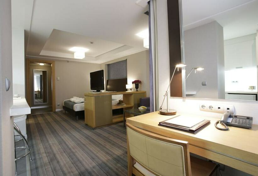 スーペリアースイート, Housez Suites And Apartments   Special Class