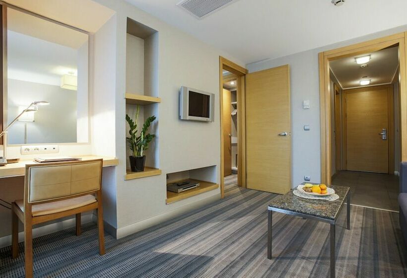 デラックススイート, Housez Suites And Apartments   Special Class