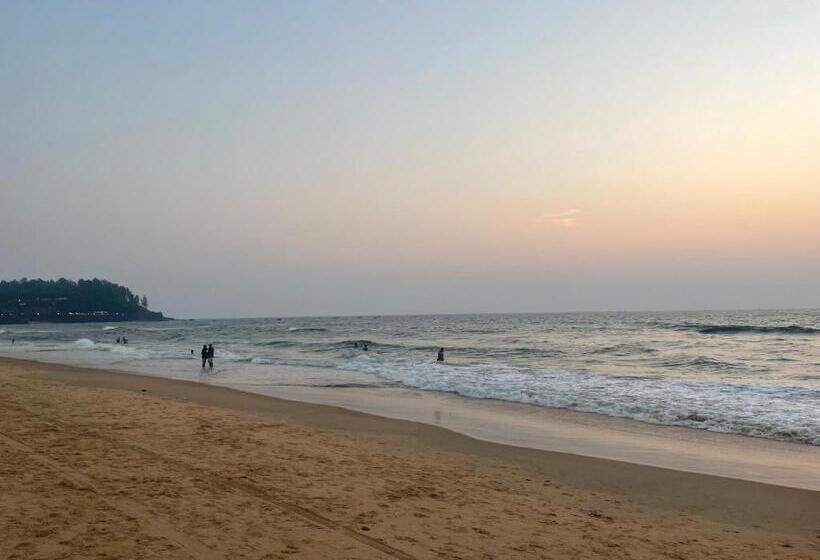 带阳台标准四人间, Calangute Bay By The Sea
