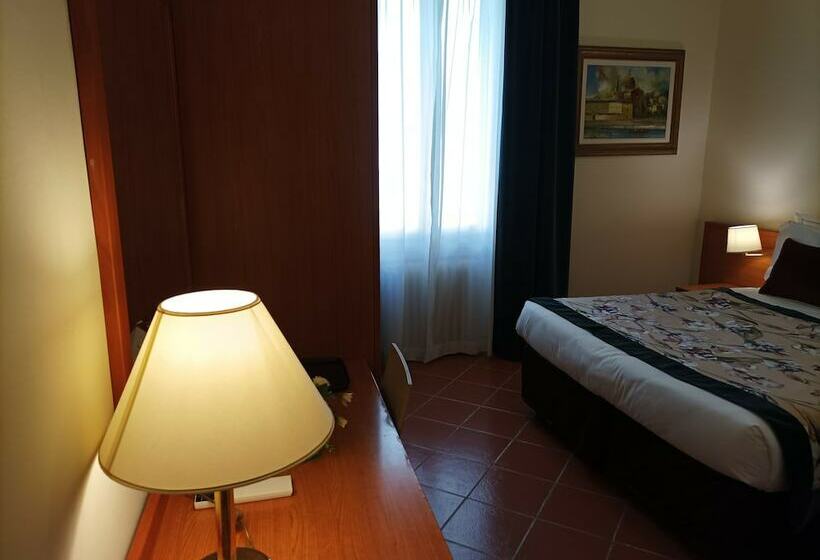 Economy Quadruple Room, Maxim Axial