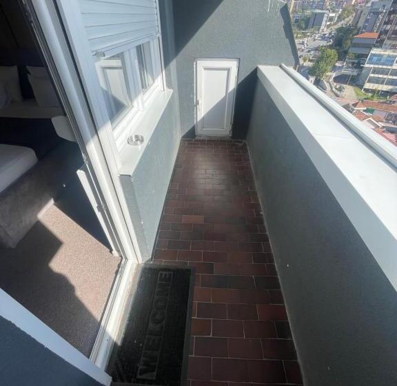 バルコニー付きスタンダードルーム, New Prishtina Luxury Rooms