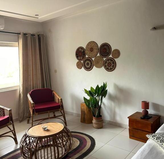 اتاق استاندارد با چشم‌انداز استخر, L'oasis Guesthouse