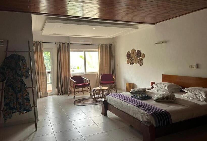 اتاق استاندارد با چشم‌انداز استخر, L'oasis Guesthouse
