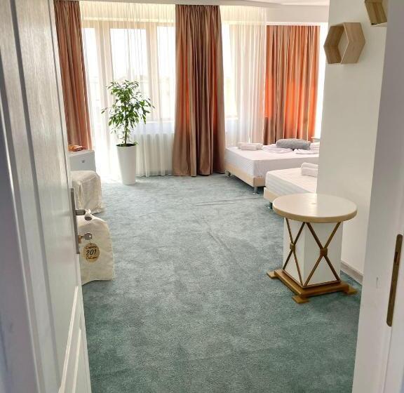 اتاق لوکس با چشم‌انداز شهر, Caprice Deluxe Accomodation