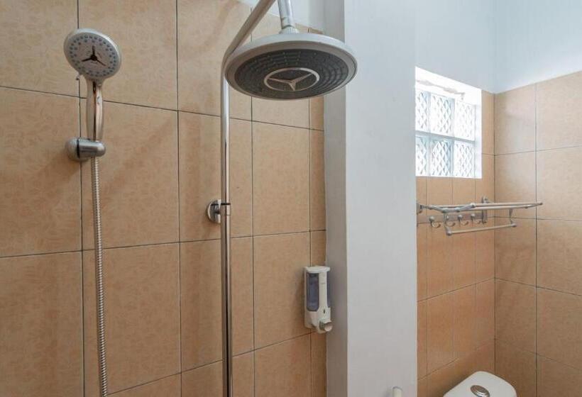 Семейный Номер, Lembur Kiwari Setra Duta Mitra Reddoorz