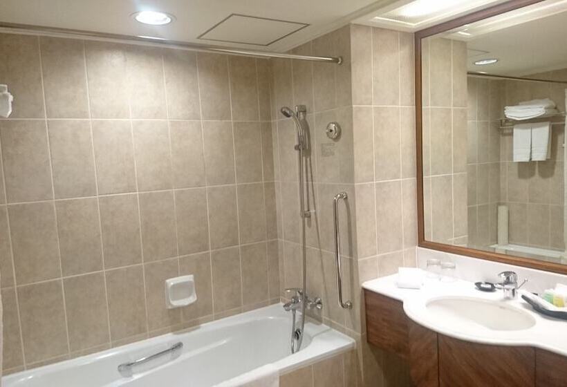 اتاق استاندارد سه تخته با چشم‌انداز, Evergreen Laurel Hotel   Keelung