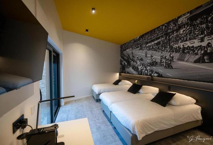Трехместный Президентский, La Reine Hôtel, City Centre