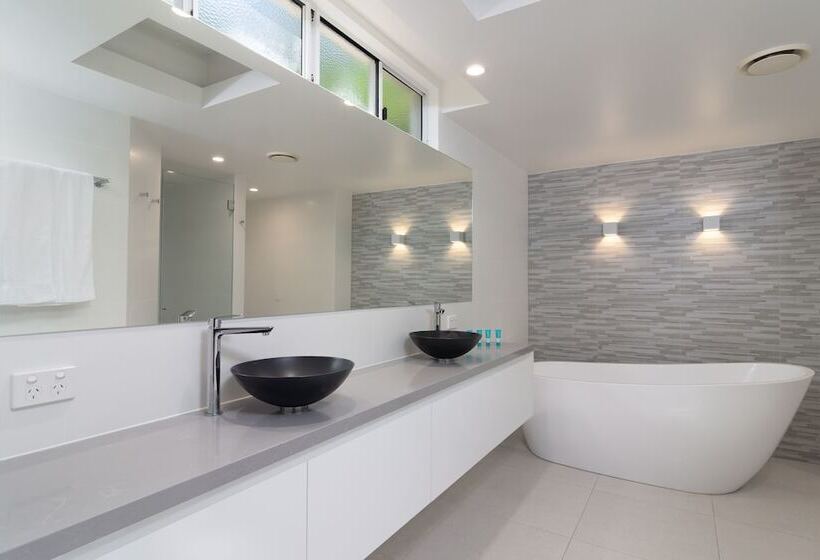 Апартаменты Ejecutiva 3 Спальни, Mandalay Luxury Beachfront Apartments