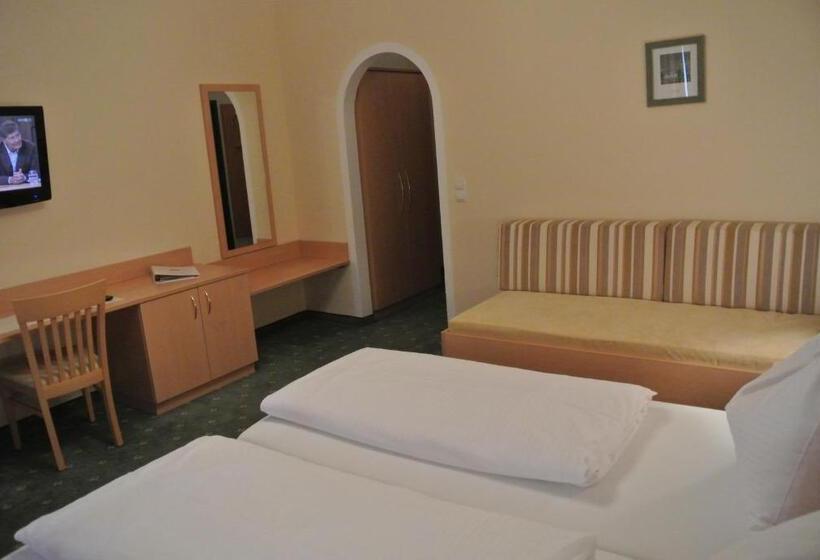 Номер Стандарт Трехместный, Landhotel Stofflerwirt