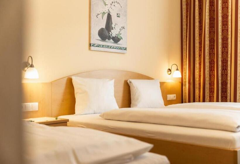 Номер Стандарт Трехместный, Landhotel Stofflerwirt