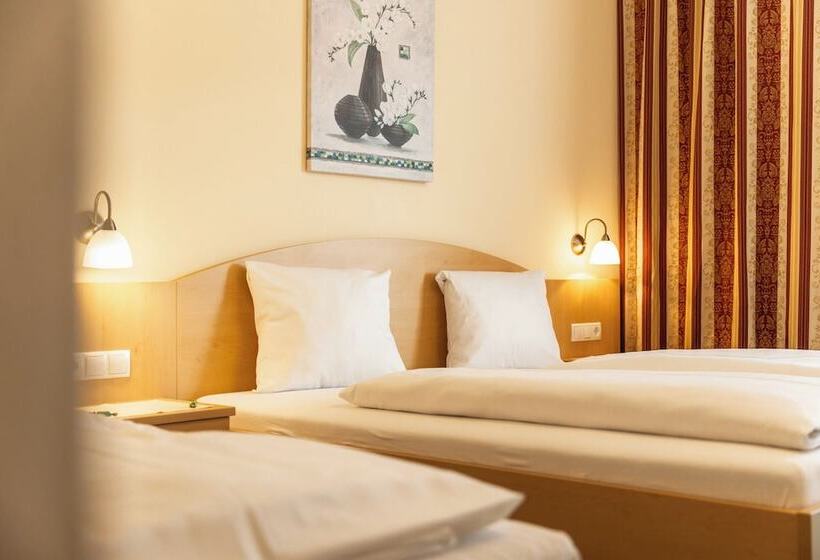 Номер Стандарт Трехместный, Landhotel Stofflerwirt