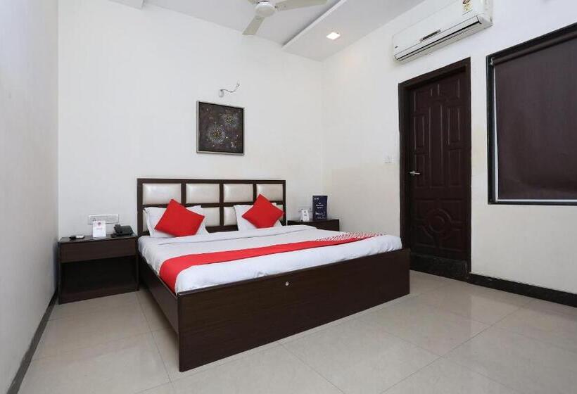 اتاق کلاسیک سه تخته, Oyo 2660  Radhe Inn