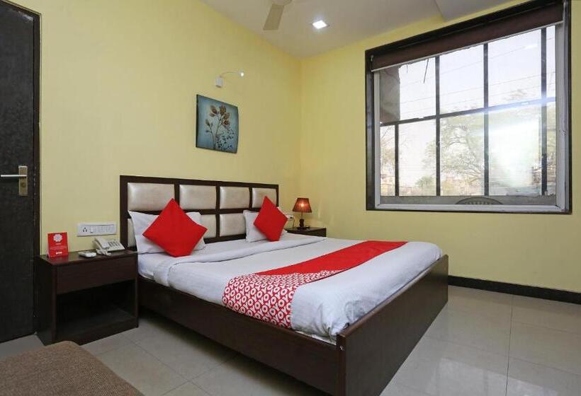 اتاق کلاسیک سه تخته, Oyo 2660  Radhe Inn
