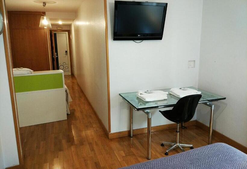 חדר סטנדרט לשלושה, Toctoc Rooms